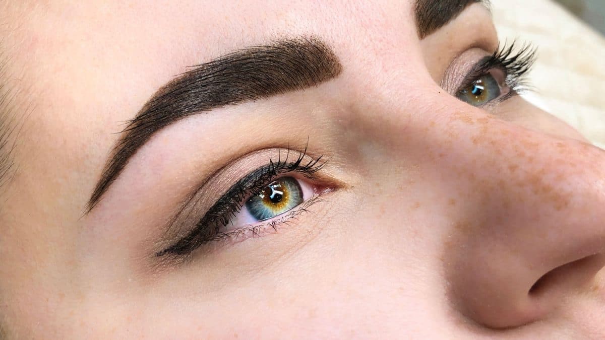 brows with henna